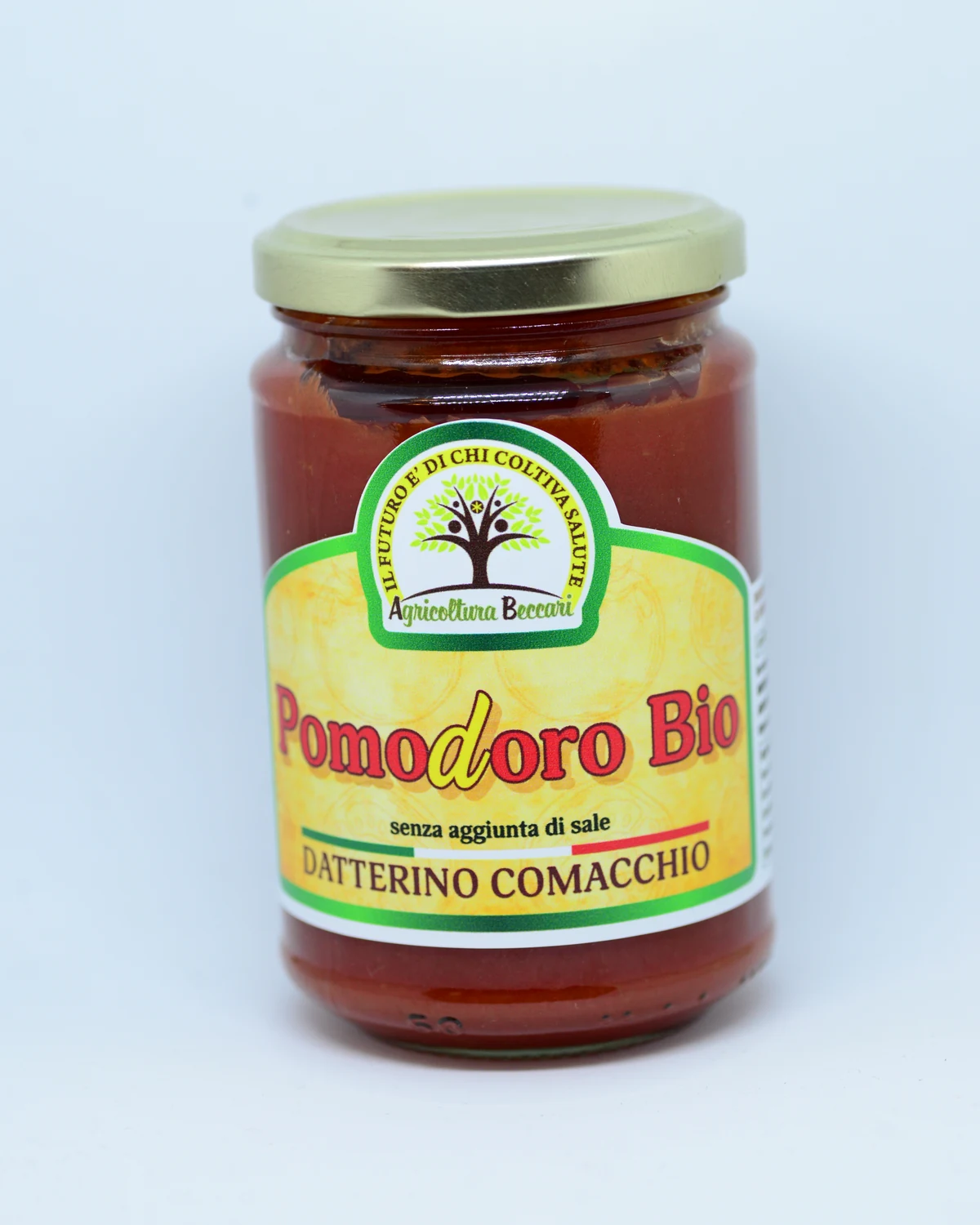 Vasetto di passata di pomodoro biologico con la nuova etichetta